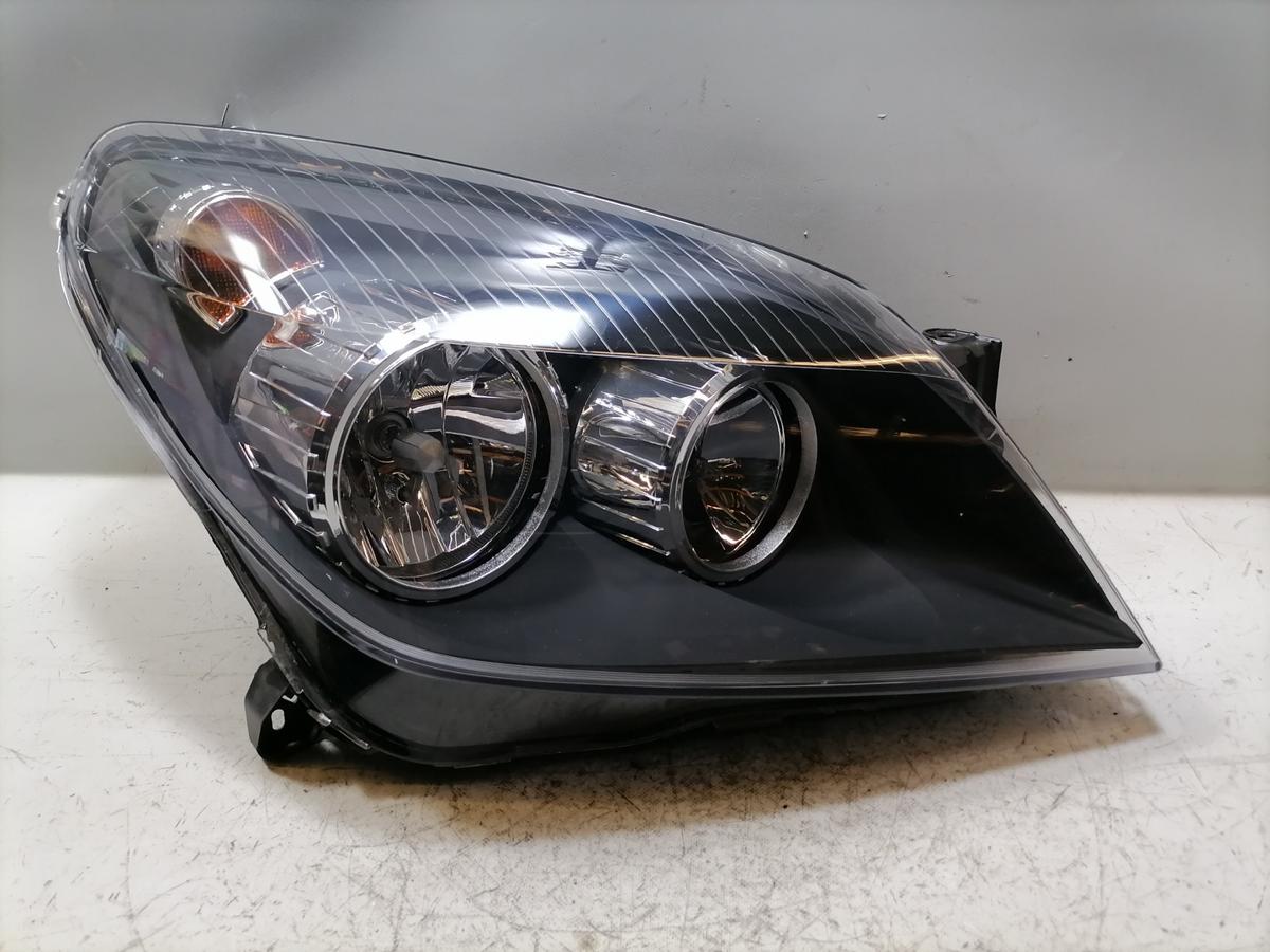 Opel Astra H Scheinwerfer vorn rechts Halogen Schwarzer Hintergrund Bj.2006
